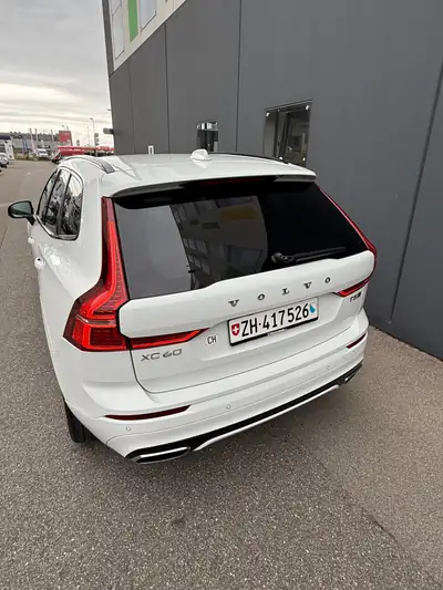 Volvo XC60 2.0 T5 R-Design AWD — SUV premium 250 ch, toutes saisons équipé — rear view