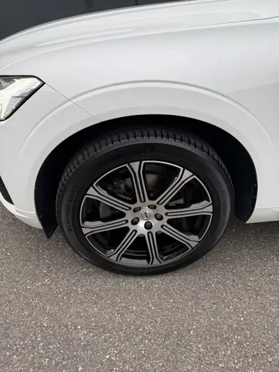 Volvo XC60 2.0 T5 R-Design AWD — SUV premium 250 ch, toutes saisons équipé — interior