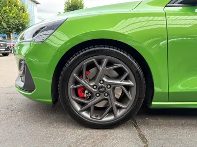 Ford Focus ST X Automatique 2023 — 280 ch, Break spacieux avec garantie constructeur — Miniature 17