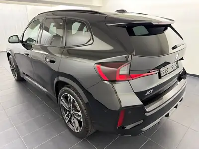 BMW X1 sDrive 18i M Sport 2025 — Compact premium, design affirmé, faible kilométrage — side view