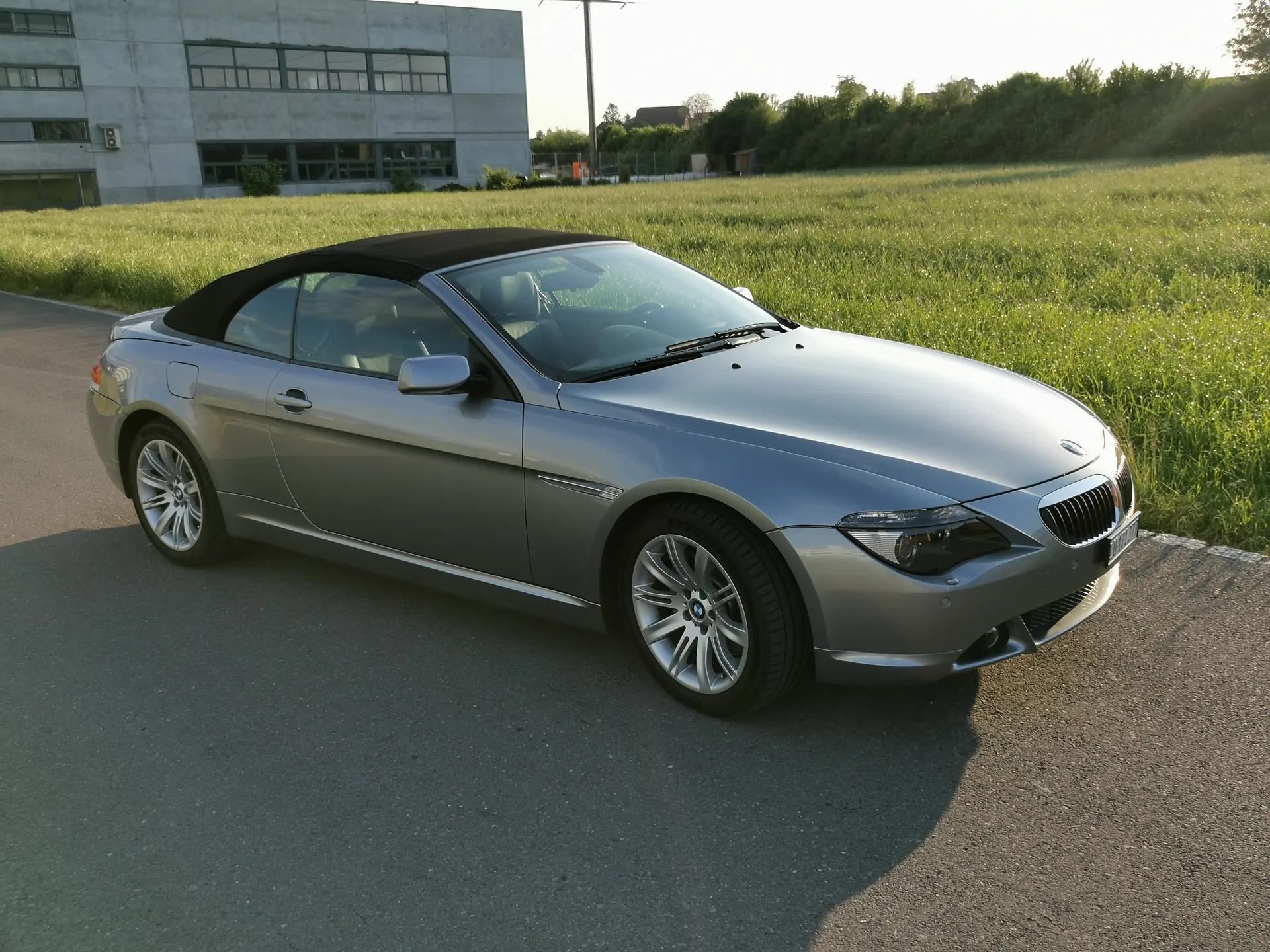 BMW 650i V8 Cabriolet — Luxe et puissance, 75 000 km seulement — Außenansicht