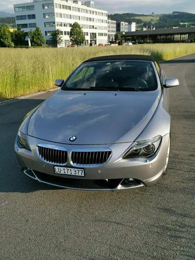 BMW 650i V8 Cabriolet — Luxe et puissance, 75 000 km seulement — Heckansicht
