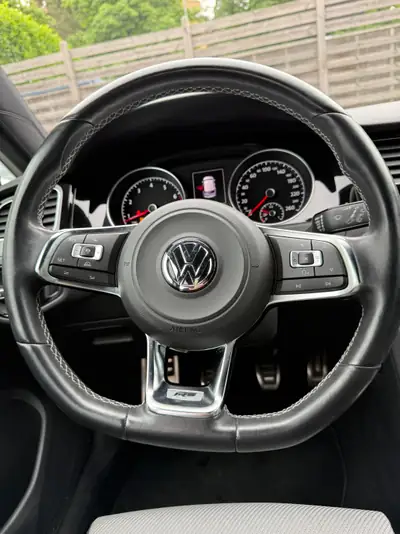 VW Golf 1.4 TSI Cup R-Line — Berline sportive, entretien récent, 53 000 km seulement — Thumbnail 10