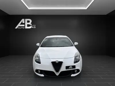 Alfa Romeo Giulietta 1.6 JTDM — Diesel efficient, entretien récent — exterior view