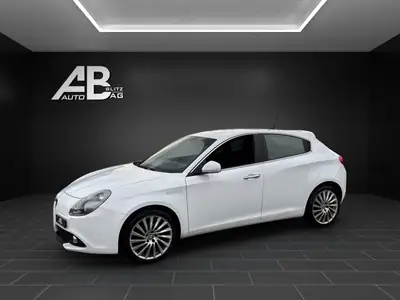 Alfa Romeo Giulietta 1.6 JTDM — Diesel efficient, entretien récent — side view