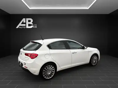 Alfa Romeo Giulietta 1.6 JTDM — Diesel efficient, entretien récent — dashboard