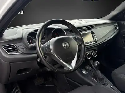 Alfa Romeo Giulietta 1.6 JTDM — Diesel efficient, entretien récent — Thumbnail 8
