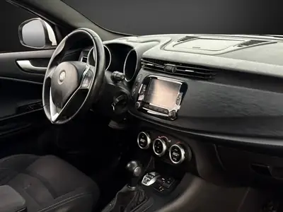 Alfa Romeo Giulietta 1.6 JTDM — Diesel efficient, entretien récent — Thumbnail 10