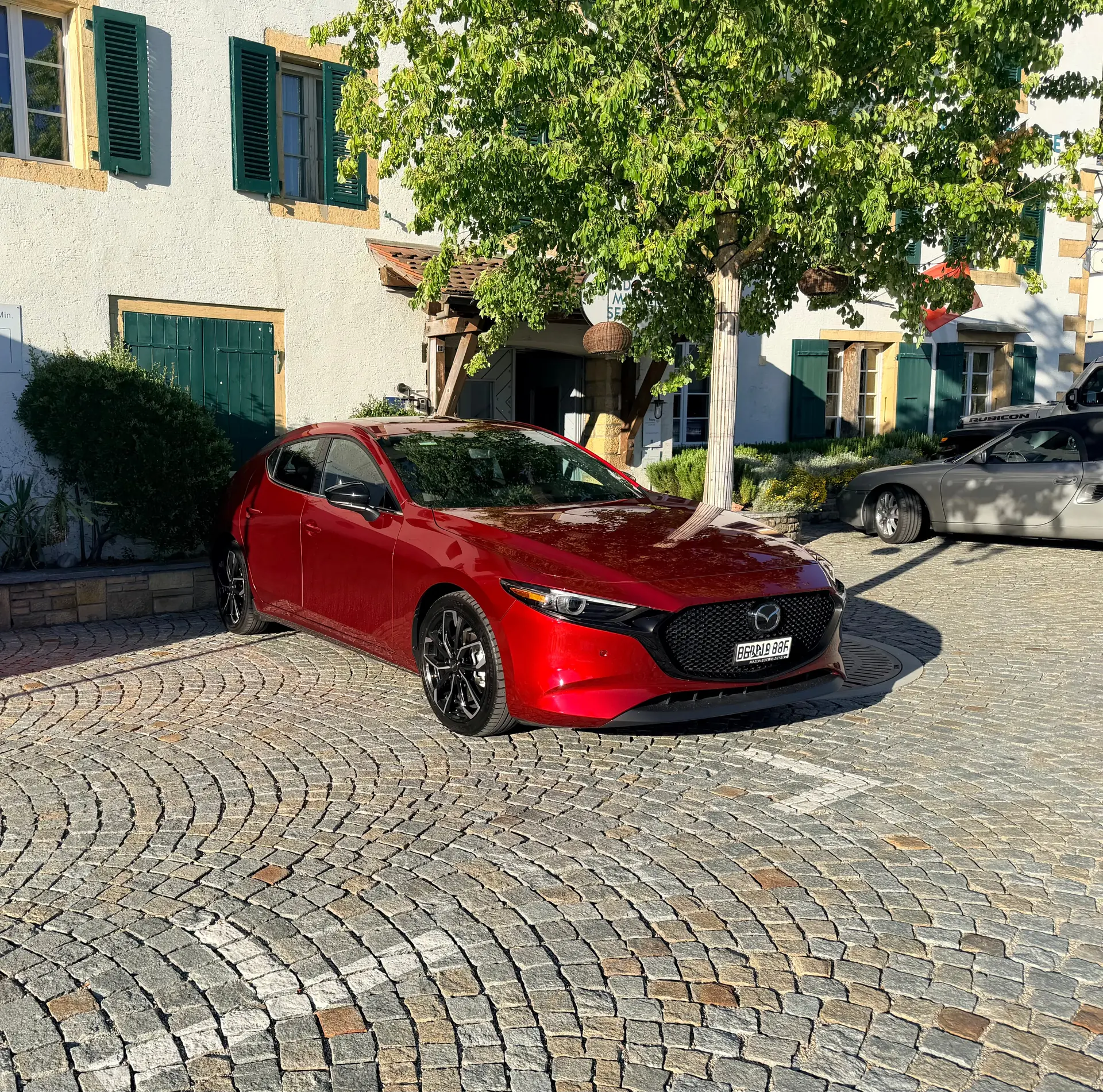 MAZDA 3 2.5 Turbo 250 PS AWD — Sportive compacte, traction intégrale et deux jeux de roues — vista esterna
