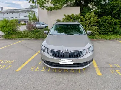 Skoda Octavia Combi 1.4 TSI — Monospace pratique, moteur dynamique et entretien récent — exterior view