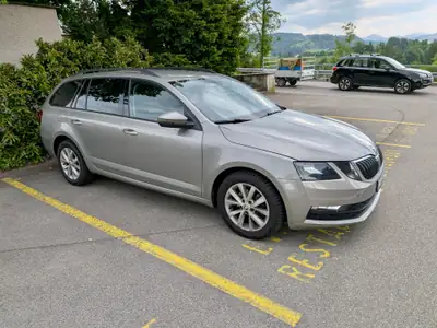 Skoda Octavia Combi 1.4 TSI — Monospace pratique, moteur dynamique et entretien récent — rear view
