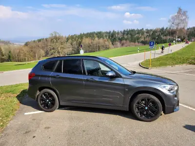 BMW X1 xDrive 25d — SUV compact diesel performant, sans sinistre, équipement M Sport — fianco