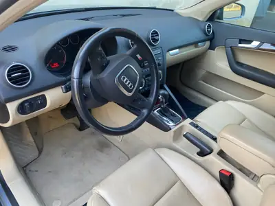Audi A4 3.2 Quattro — Berline sportive 2005, traction intégrale et 255 ch — intérieur