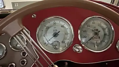 MG TD 1951 — Cabriolet anglais vintage, moins de 100 000 km, jaune éclatant — Innenraum