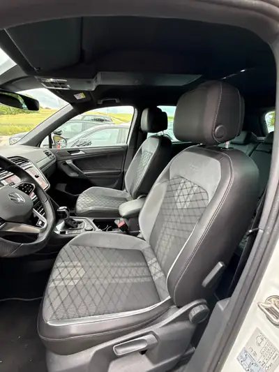 VW Tiguan 2.0 TSI R-Line 4Motion — SUV performant, sans sinistre, 129 900 km — interior