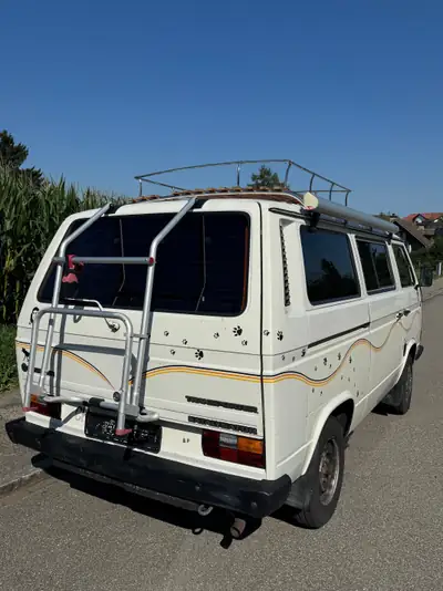 VW T3 Typ 2 Camper 1986 — Un classique de la route aménagé pour l'aventure — fianco