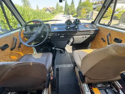VW T3 Typ 2 Camper 1986 — Un classique de la route aménagé pour l'aventure — cruscotto