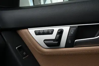 Mercedes-Benz C 350 Avantgarde — Break V6 sportif, équipement premium — Thumbnail 23