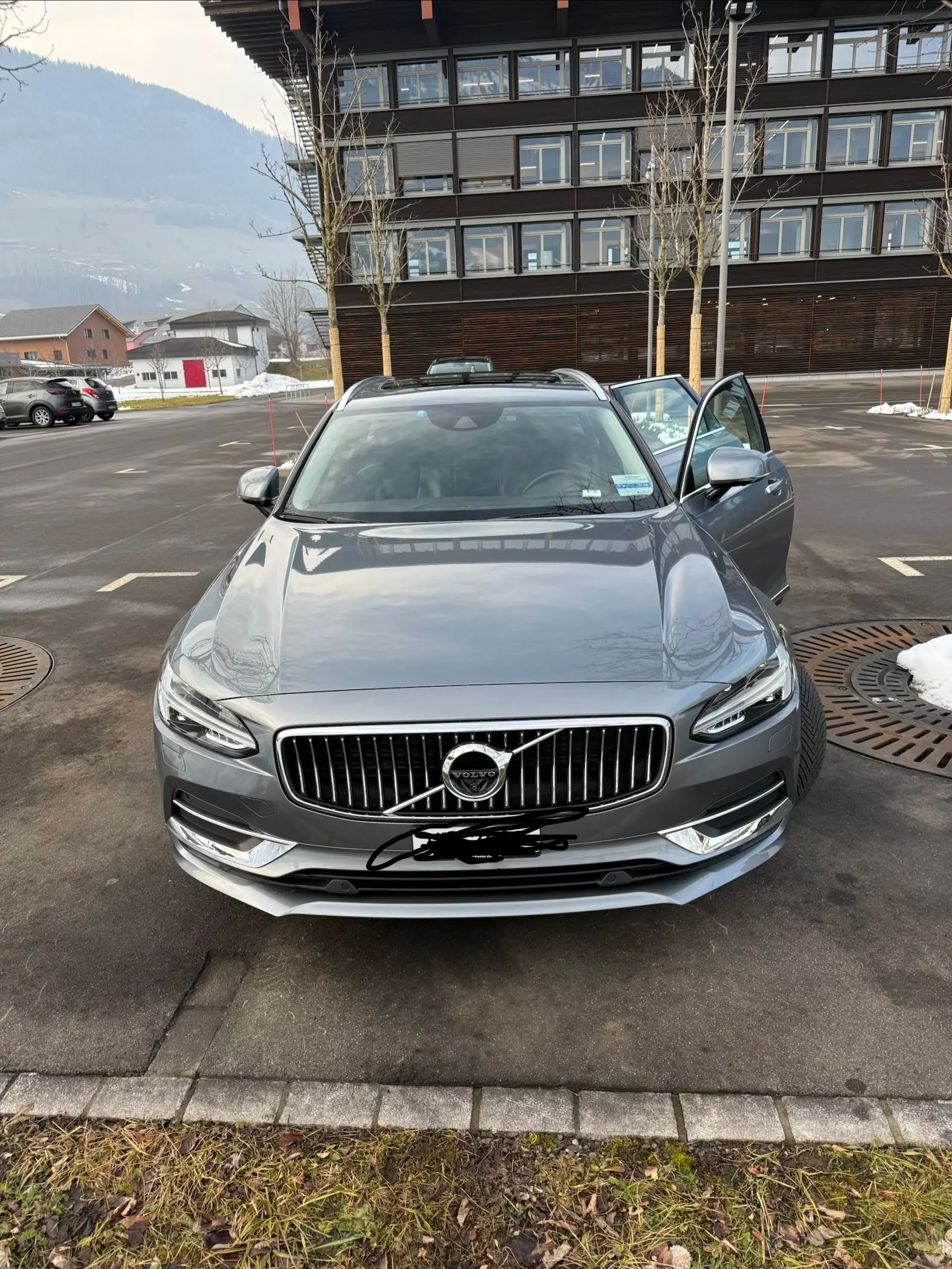 Volvo V90 2.0 D5 Inscription — Break premium diesel, 94'000 km, sans sinistre — vue extérieure