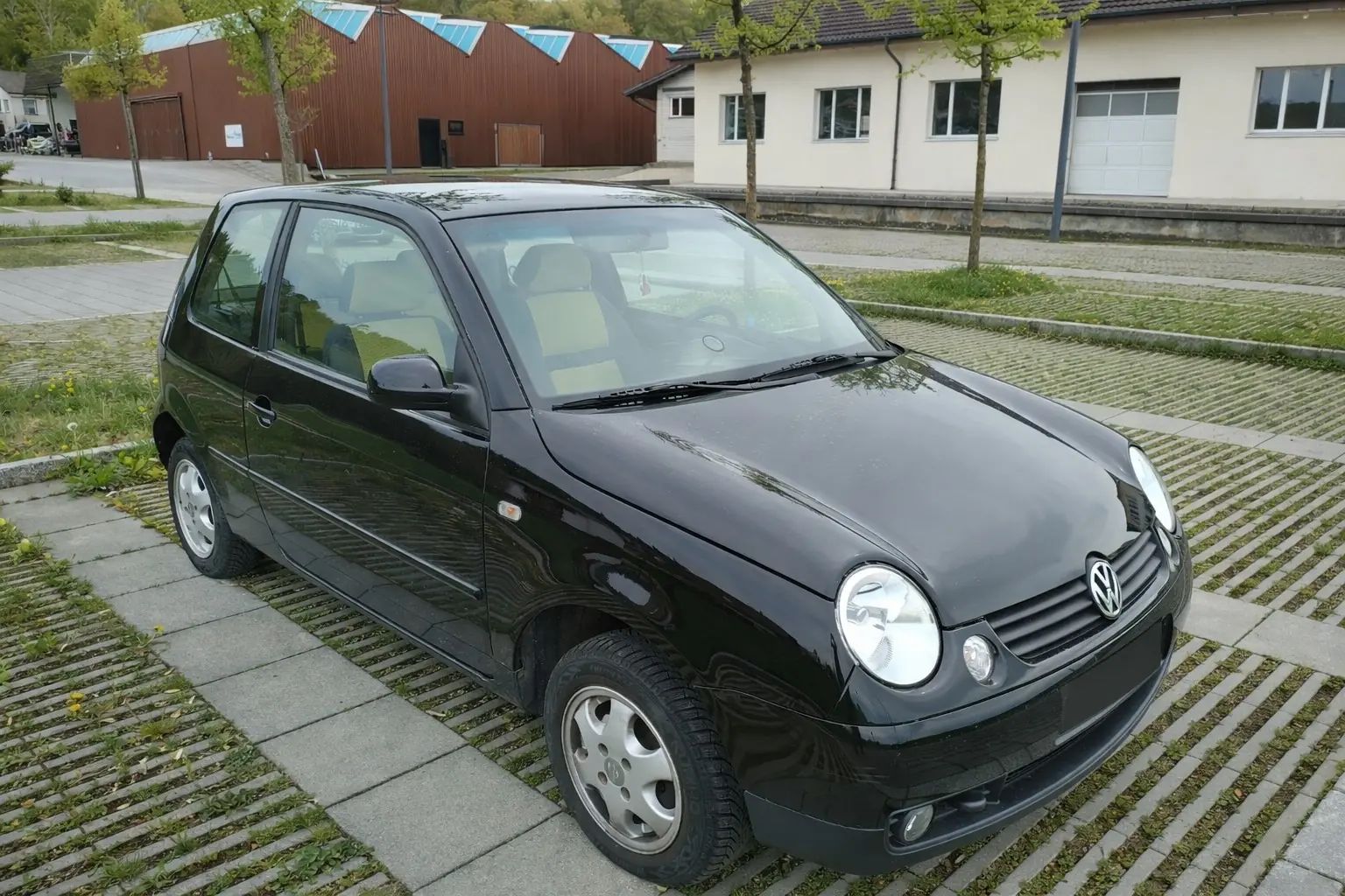 VW Lupo 1.4 75 Trendline — Citadine économique de 1999, entretien complet et fiable — vue extérieure