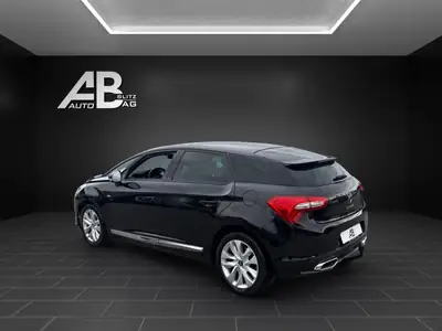 DS5 Hybrid4 200 SO Chic — SUV coupé hybride diesel, consommation exemplaire — Heckansicht