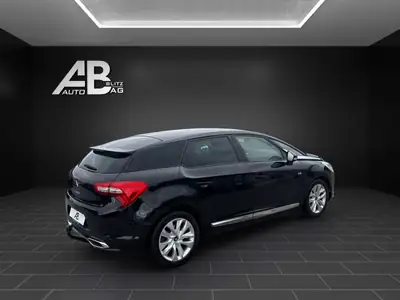 DS5 Hybrid4 200 SO Chic — SUV coupé hybride diesel, consommation exemplaire — Armaturenbrett