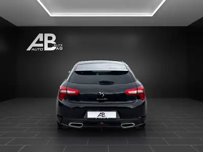DS5 Hybrid4 200 SO Chic — SUV coupé hybride diesel, consommation exemplaire — Innenraum