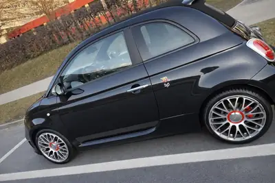 FIAT 595 Abarth Cabriolet — Le roadster italien turbo des amateurs de sensations — Heckansicht