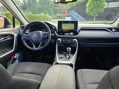 Toyota RAV-4 2.5 HEV Comfort — SUV hybride fiable, 196 000 km — arrière