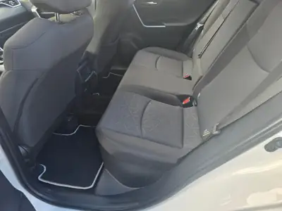 Toyota RAV-4 2.5 HEV Comfort — SUV hybride fiable, 196 000 km — Miniature 8