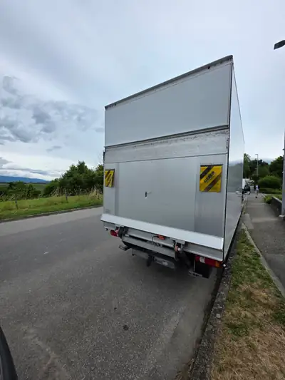 IVECO Daily 2.3 HPI 156 — Utilitaire robuste, faible kilométrage, transmission automatique — Heckansicht
