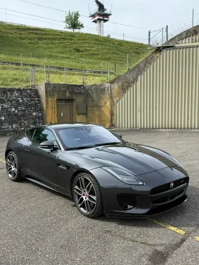 Jaguar F-TYPE R-Dynamic — Coupé sportif V6 compressé, 340 ch et toit panoramique — vue extérieure