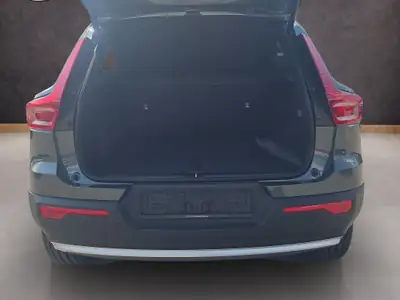 Volvo XC40 2.0 B3 MH Core — SUV hybride mild avec très faible kilométrage — Miniature 9