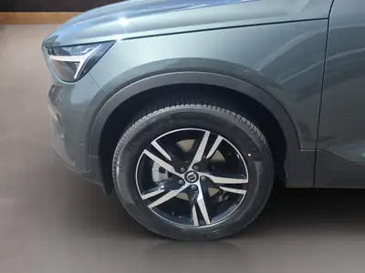 Volvo XC40 2.0 B3 MH Core — SUV hybride mild avec très faible kilométrage — Miniature 10