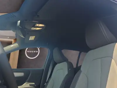 Volvo XC40 2.0 B3 MH Core — SUV hybride mild avec très faible kilométrage — Miniature 12