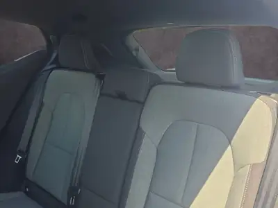 Volvo XC40 2.0 B3 MH Core — SUV hybride mild avec très faible kilométrage — Miniature 15