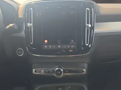 Volvo XC40 2.0 B3 MH Core — SUV hybride mild avec très faible kilométrage — Miniature 18