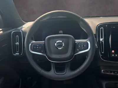 Volvo XC40 2.0 B3 MH Core — SUV hybride mild avec très faible kilométrage — Miniature 17