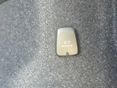 Volvo XC40 2.0 B3 MH Core — SUV hybride mild avec très faible kilométrage — Miniature 21