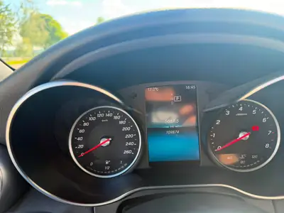Mercedes-Benz C 180 Cabriolet — Élégance décapotable, motorisation efficace et sans sinistre — vista posteriore