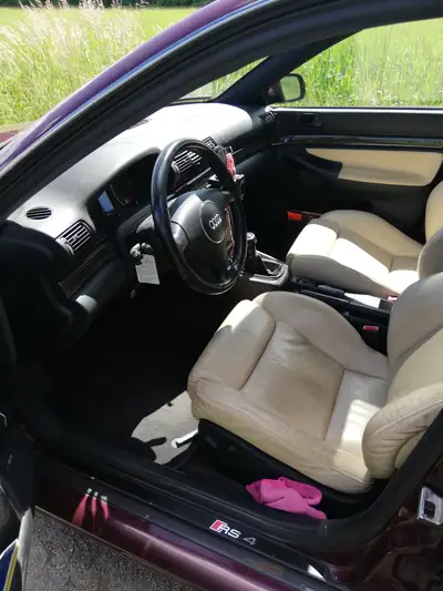 Audi RS4 2.7 V6 Biturbo Quattro — Break sportif de légende, 380 ch purs — vista posteriore