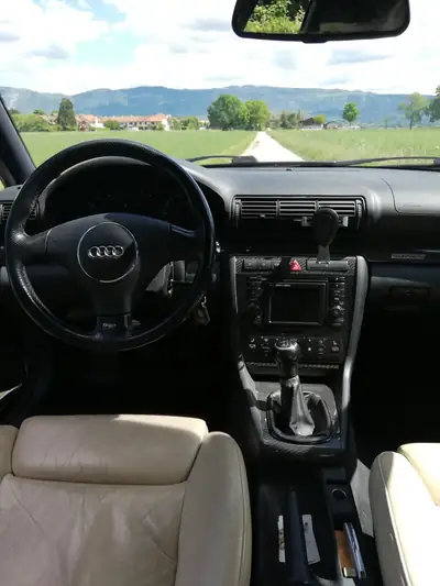 Audi RS4 2.7 V6 Biturbo Quattro — Break sportif de légende, 380 ch purs — cruscotto