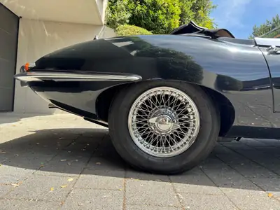 Jaguar E-Type Série 1 1962 — Un chef-d'œuvre cabriolet britannique, seulement 32 100 km — Miniatura 9
