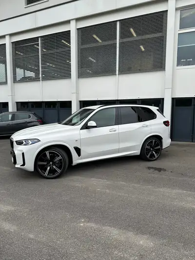 BMW X5 30d xDrive SAG 2024 — SUV premium diesel, 46 000 km, entretien impeccable — côté
