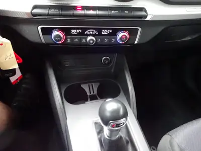 Audi Q2 35 TDI Attraction quattro — SUV compact diesel, 147 000 km, traction intégrale — Thumbnail 10