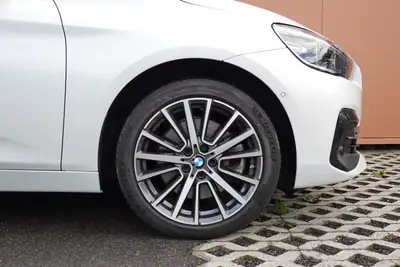 BMW 225xe iPerformance Active Tourer — Hybride rechargeable, 24 990 km, technologie CH — tableau de bord