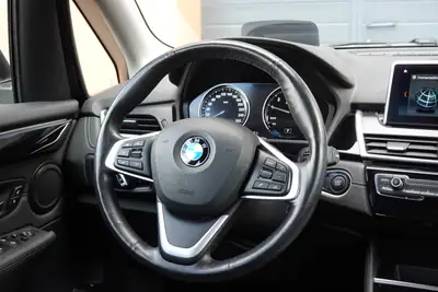 BMW 225xe iPerformance Active Tourer — Hybride rechargeable, 24 990 km, technologie CH — Miniature 12