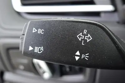 BMW 225xe iPerformance Active Tourer — Hybride rechargeable, 24 990 km, technologie CH — Miniature 14