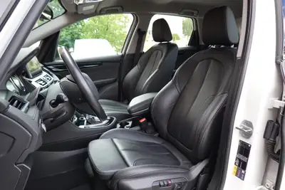 BMW 225xe iPerformance Active Tourer — Hybride rechargeable, 24 990 km, technologie CH — Miniature 24