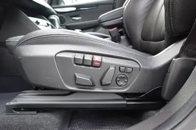 BMW 225xe iPerformance Active Tourer — Hybride rechargeable, 24 990 km, technologie CH — Miniature 25